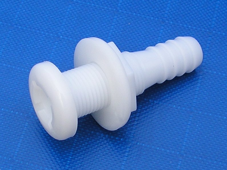 Skin fitting water tank outlet